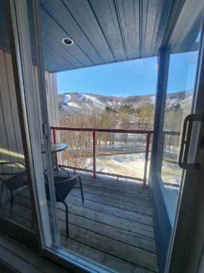 Superbe Condo Face Aux Pentes De Ski Stoneham!!! Exterior photo