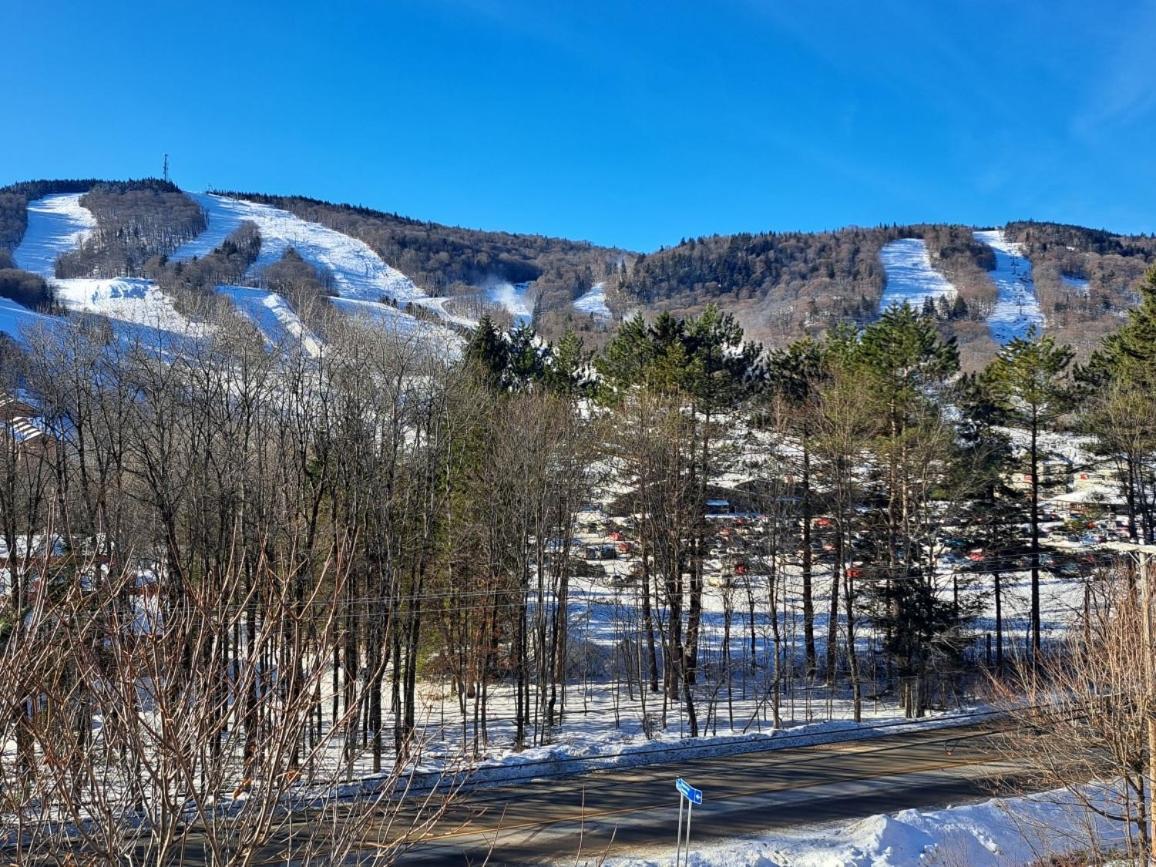 Superbe Condo Face Aux Pentes De Ski Stoneham!!! Exterior photo