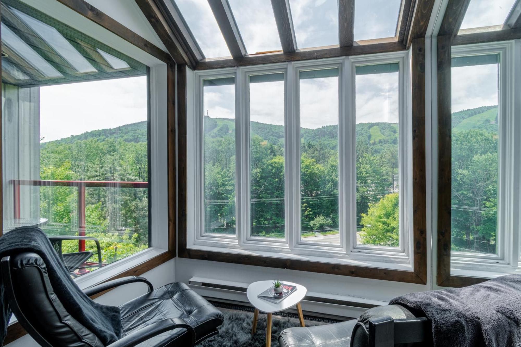 Superbe Condo Face Aux Pentes De Ski Stoneham!!! Exterior photo